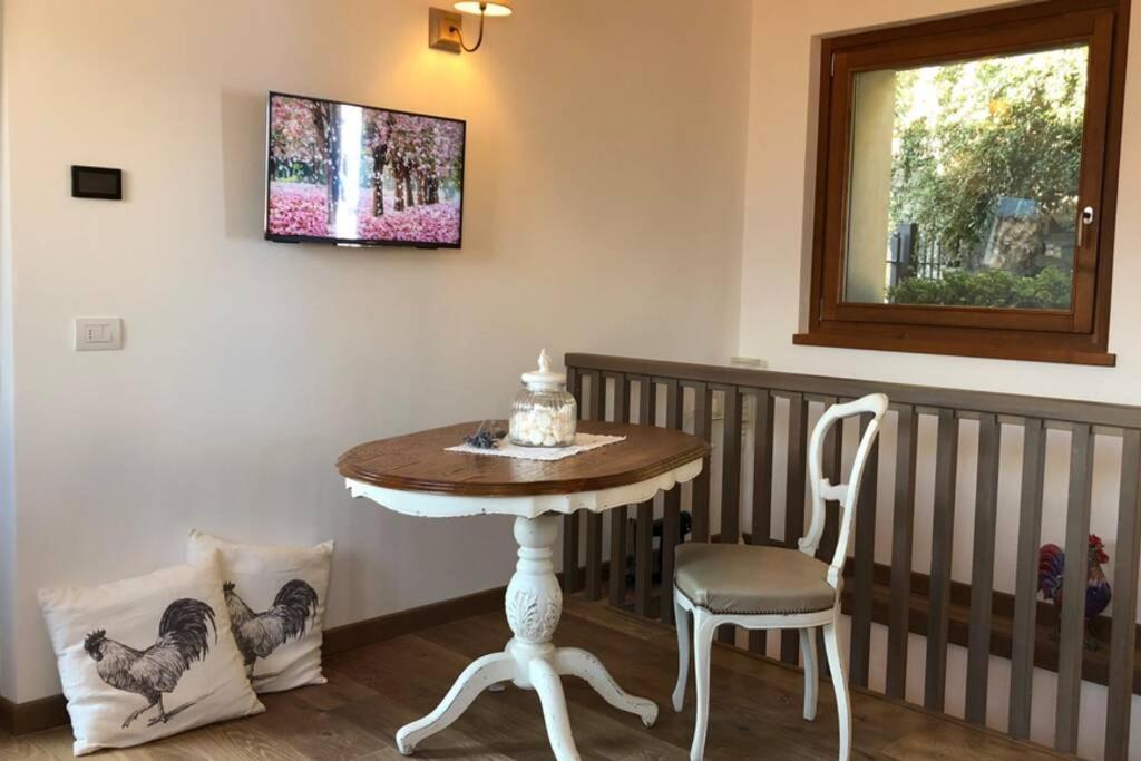 La Poulerie - Suite Dependance Gera Lario Buitenkant foto